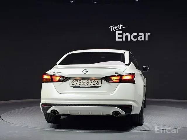 Nissan Altima
